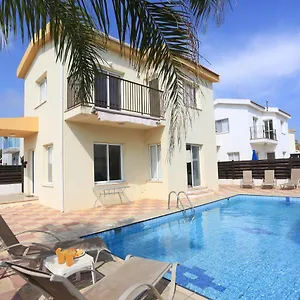 seabreeze-villa.hotelsatayianapa.com/
